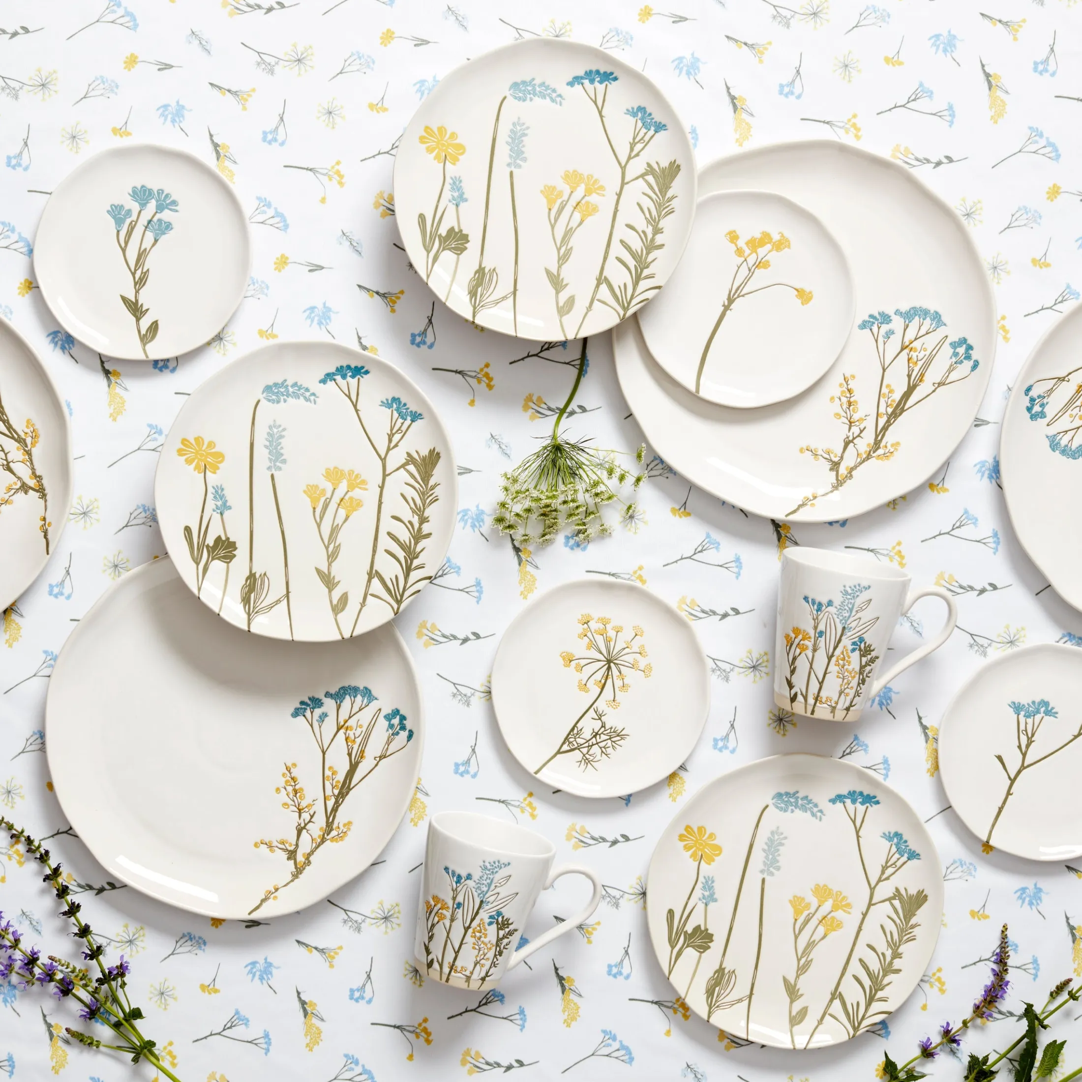 Wildflowers 12-Piece Dinnerware Set